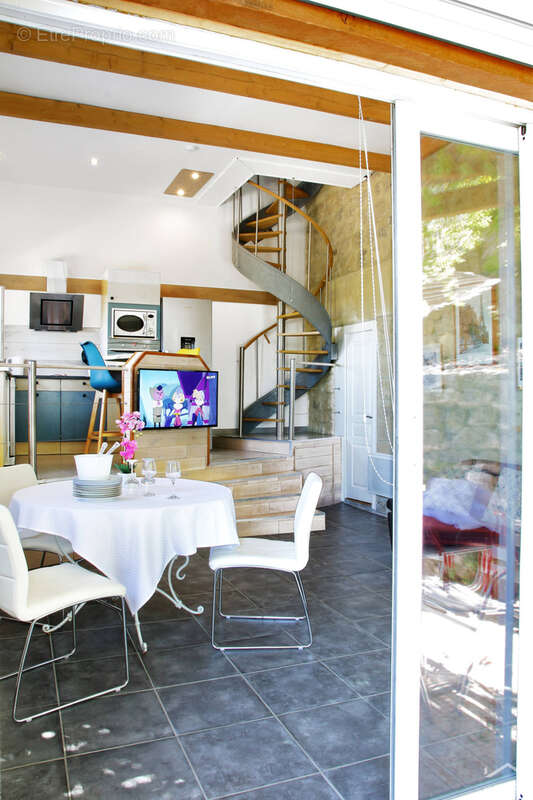Maison à LA GARDE-ADHEMAR
