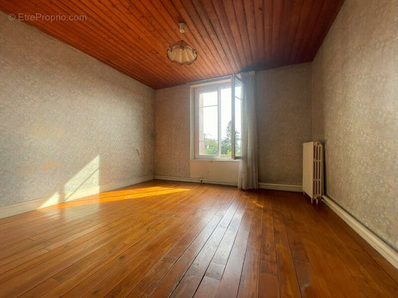 Maison à LA BAZOCHE-GOUET