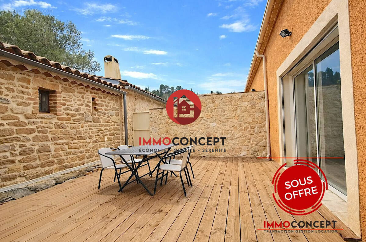 Maison à LAUDUN-L'ARDOISE