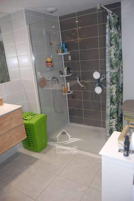 Appartement 77 m² à Ales  - photo 6