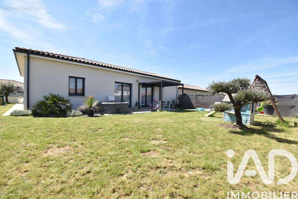 Photo 1 - Maison à SAINT-HILAIRE