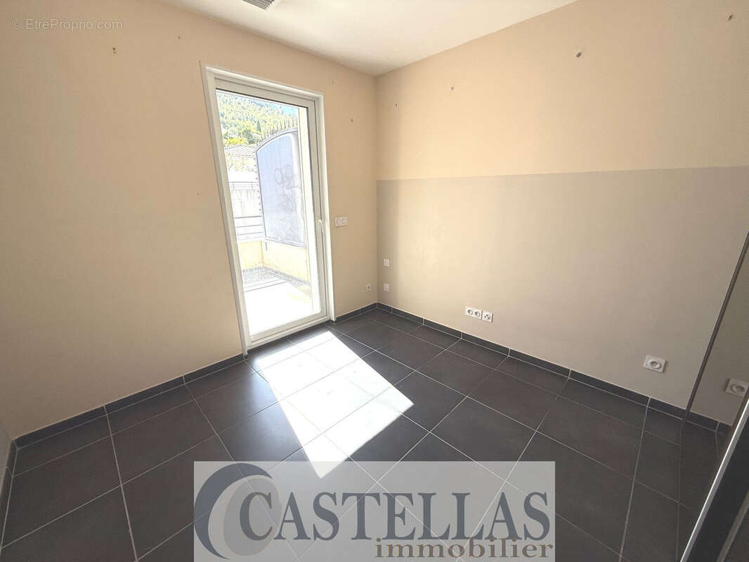 Appartement à ROQUEFORT-LA-BEDOULE