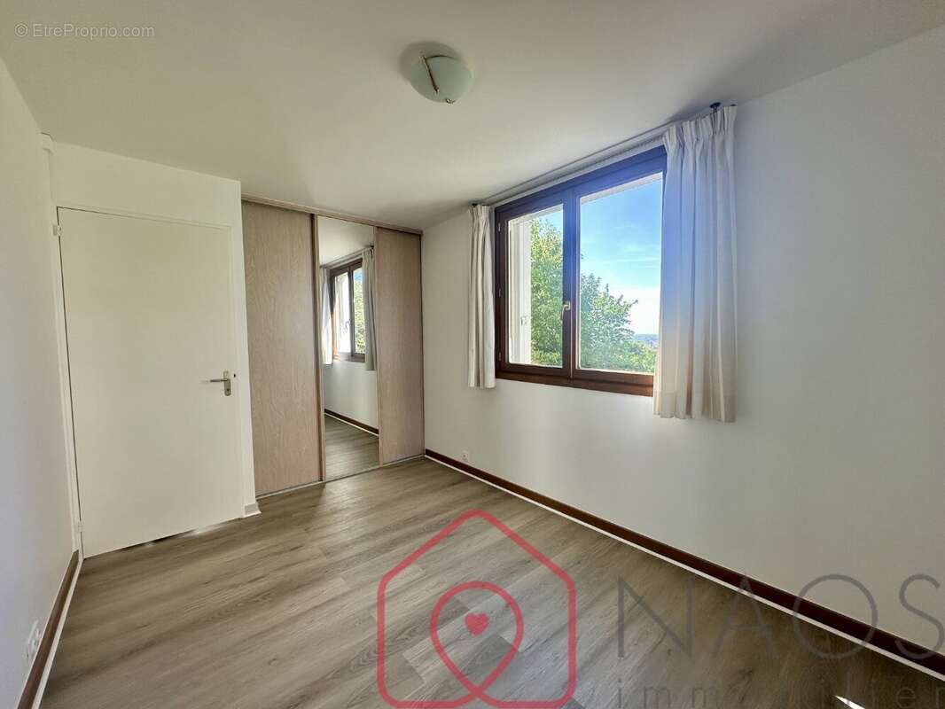 Appartement à LE PLESSIS-ROBINSON