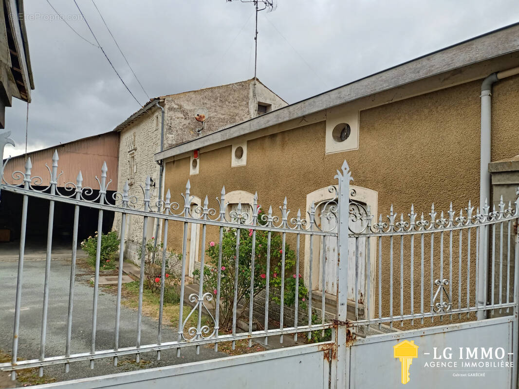 Maison à SAINT-CIERS-DU-TAILLON