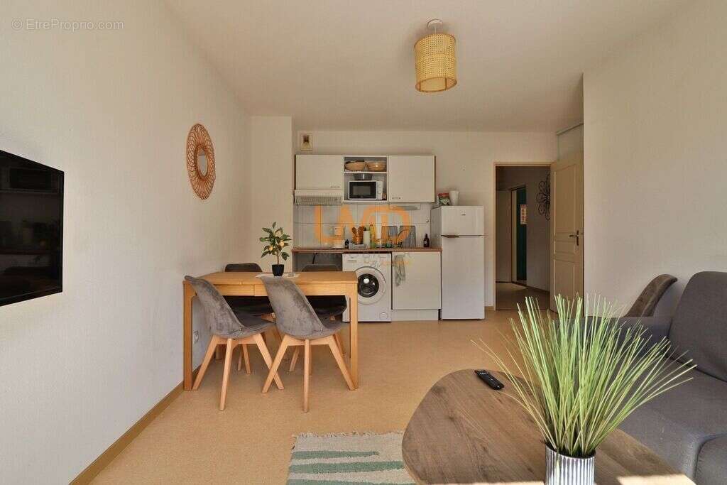 Appartement à AVENE