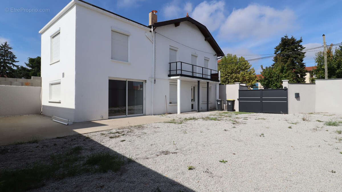 Maison à SURY-LE-COMTAL