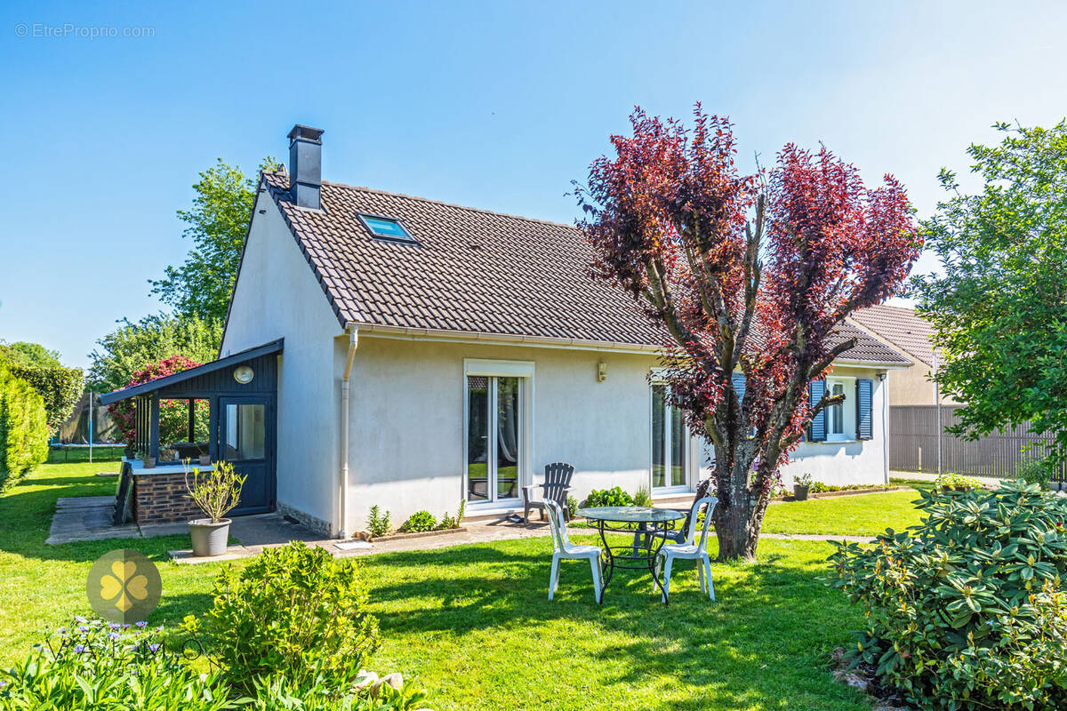 Maison à HOUDAN