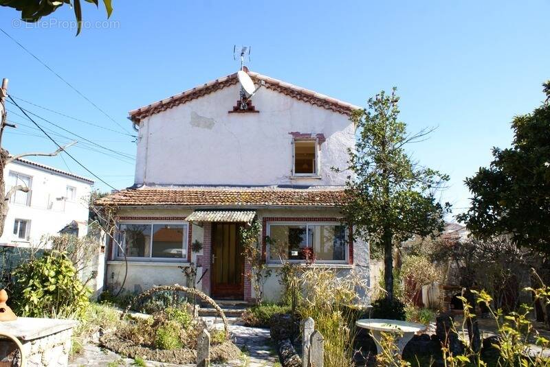 Maison à SAINT-JULIEN-LES-ROSIERS