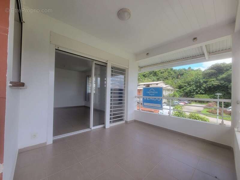Appartement à REMIRE-MONTJOLY