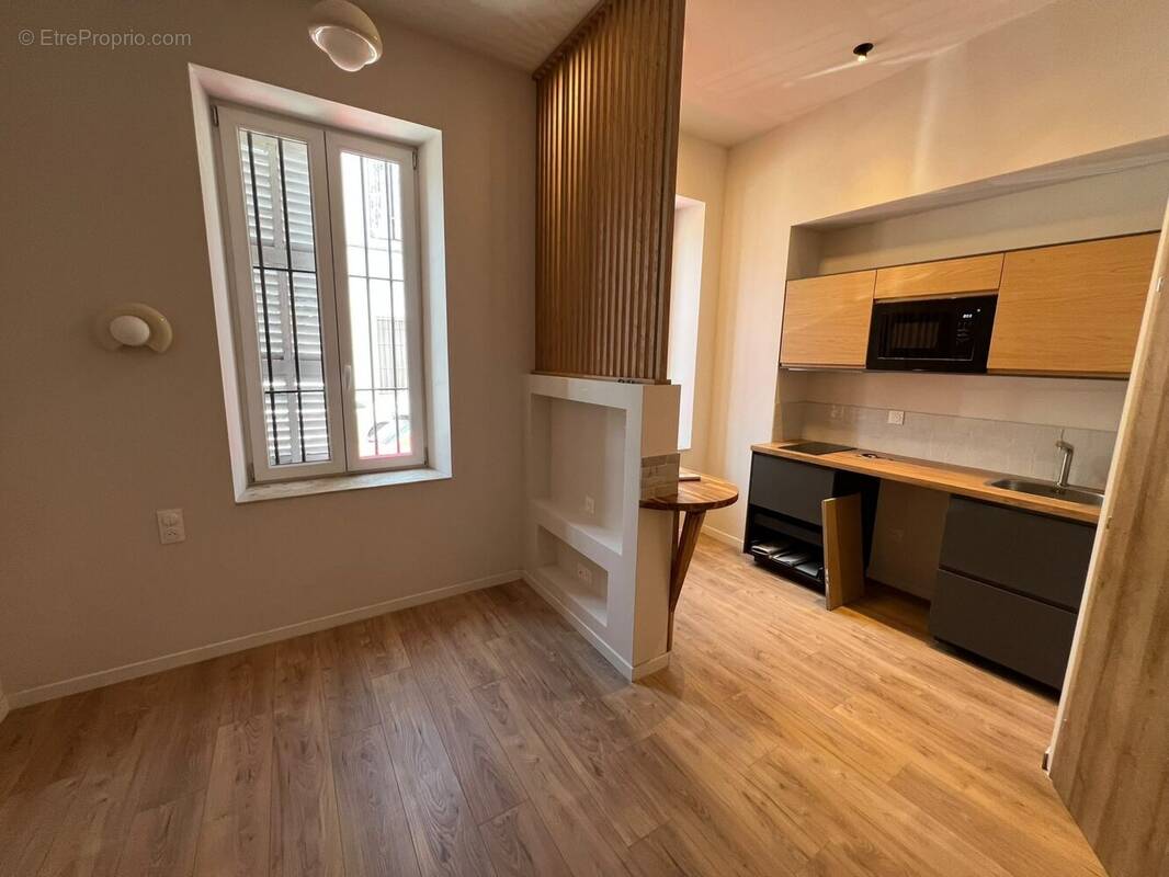 Appartement à MARSEILLE-4E