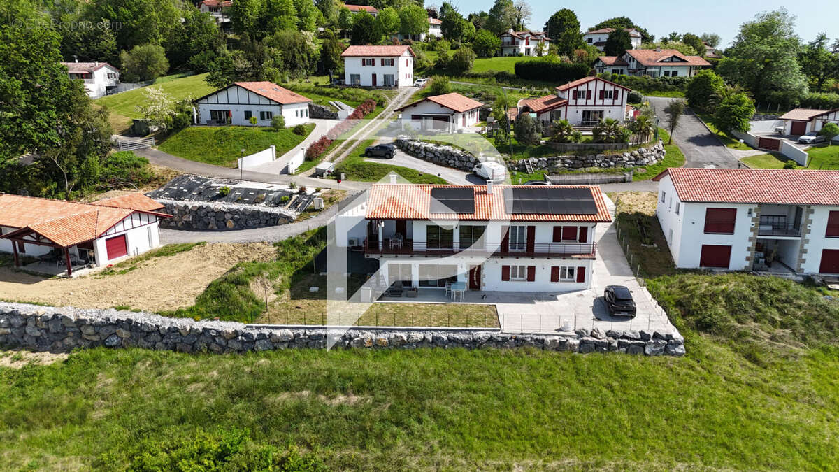 Appartement à BARDOS