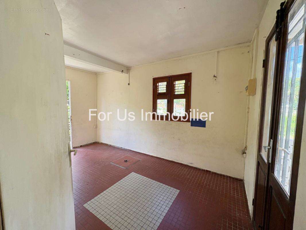 Maison à LES ABYMES