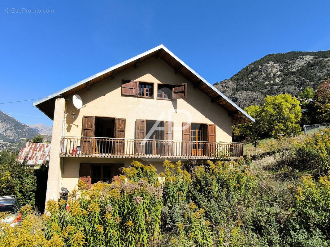 Maison à VILLAR-SAINT-PANCRACE