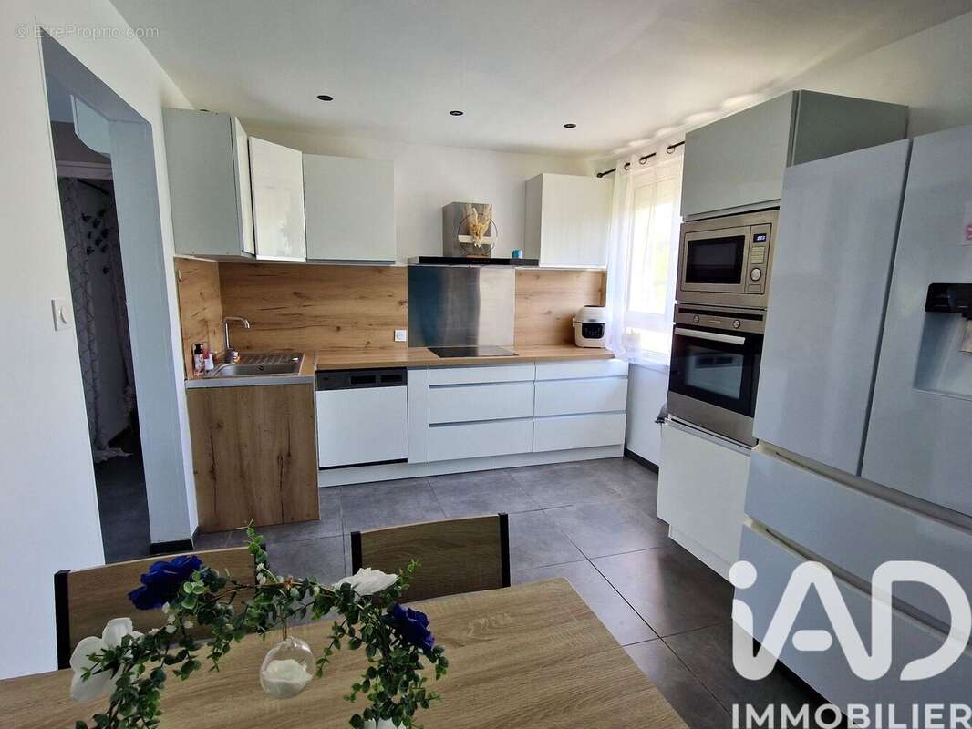 Appartement 82 m² à Les Tourrettes  - photo 2