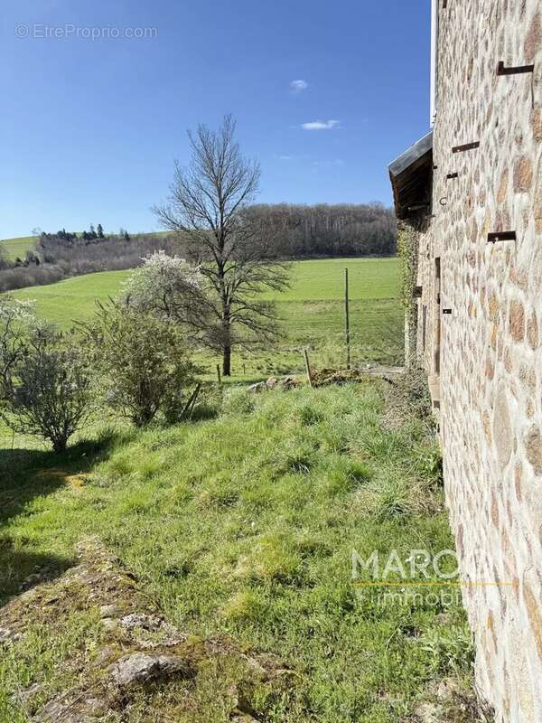 Maison à MONTAIGUT-LE-BLANC