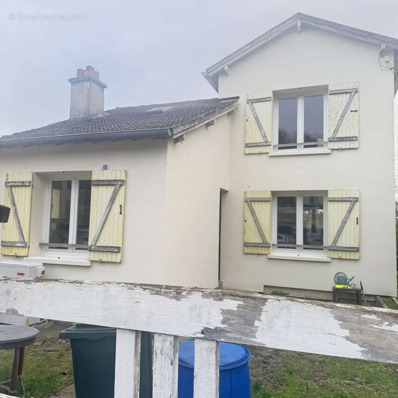 Maison à JUZIERS