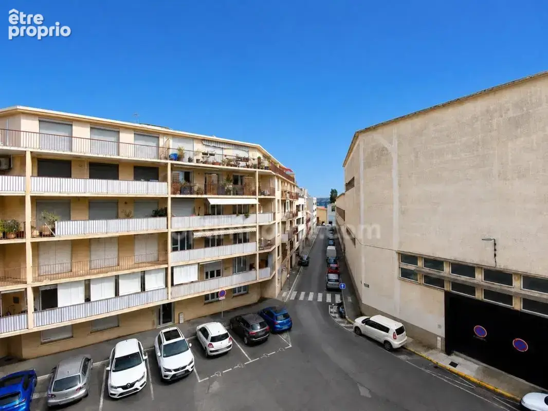 Appartement traversant rénové avec balcon et cave 4 pièces 74 m2 à SETE (34) - photo 3