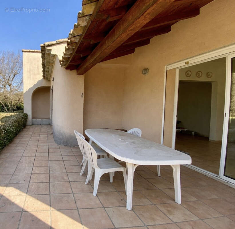 Maison à SAINT-CLEMENT-DE-RIVIERE