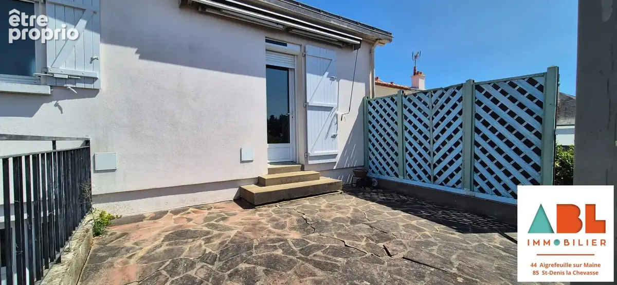 Maison 4 chambres avec sous-sol aménagé et 2 garages  - Centre de Montaigu - photo 13