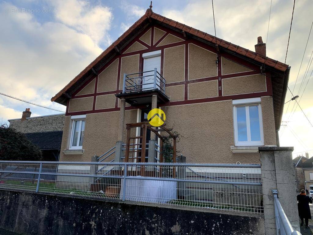 Maison à BOUSSAC