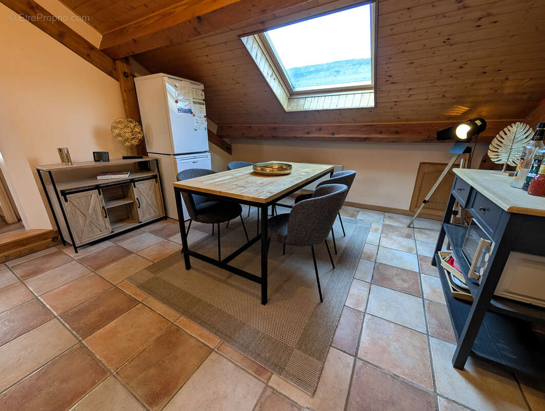 Appartement à PERON