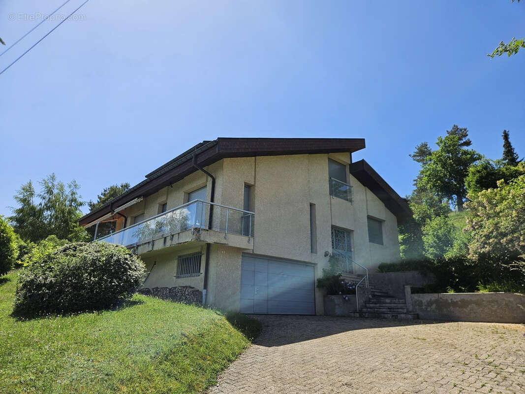 Maison à AVIGNON-LES-SAINT-CLAUDE