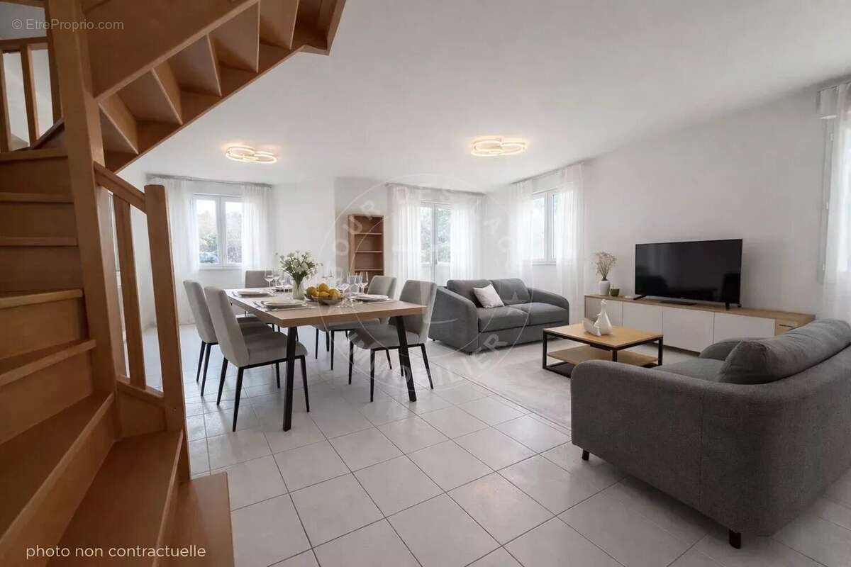 Maison à MONTAGNY-LES-LANCHES