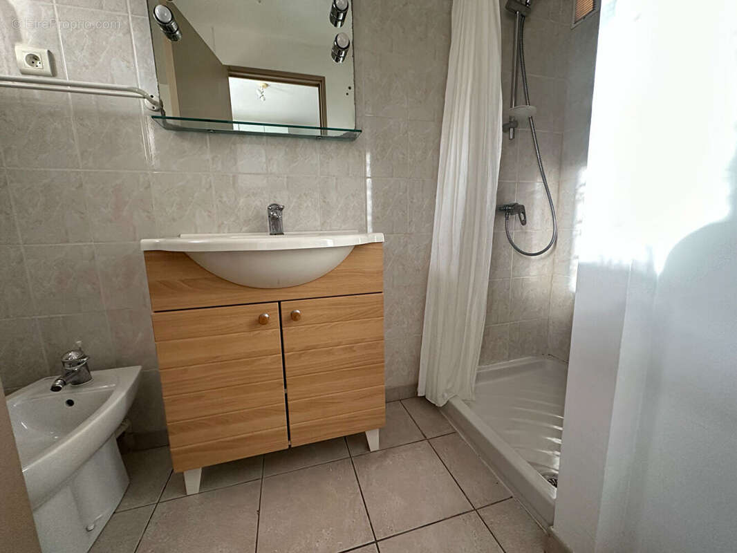 Maison à SAINT-MITRE-LES-REMPARTS