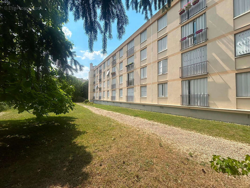 APPARTEMENT  4 PCS centre ville proche GARE - photo 2