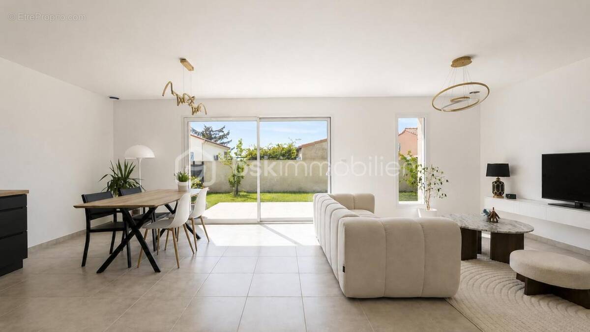 Maison à MONTELIMAR