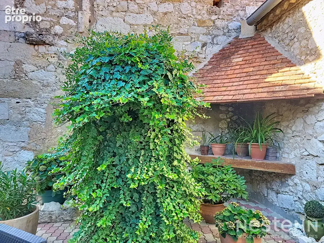 A vendre Maison de village en pierre de 173 m² avec garage et petit extérieur au coeur du village. - photo 5