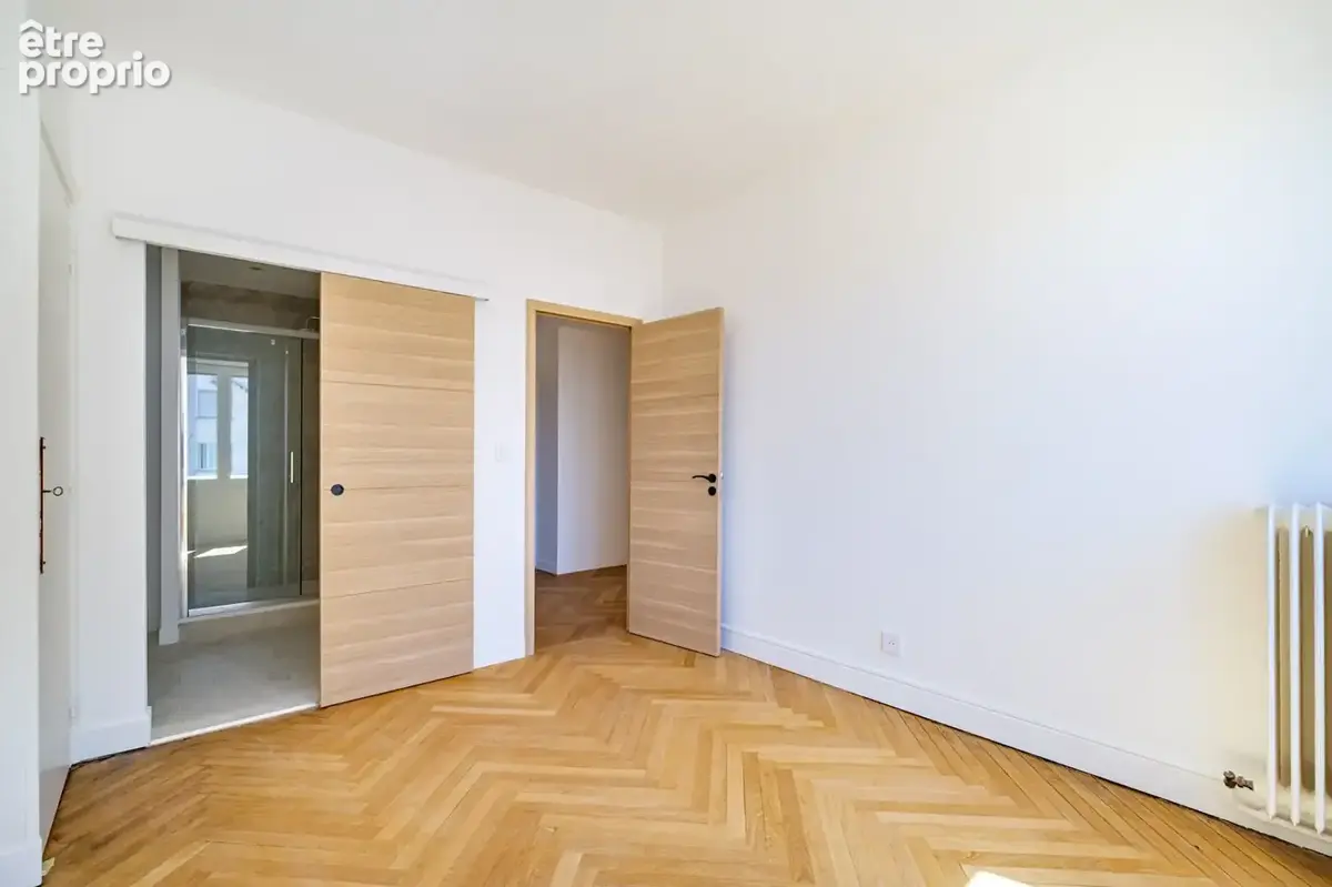 Vente appartement T5, fraichement rénové, balcon, sans vis à vis - quartier Saxe - photo 5