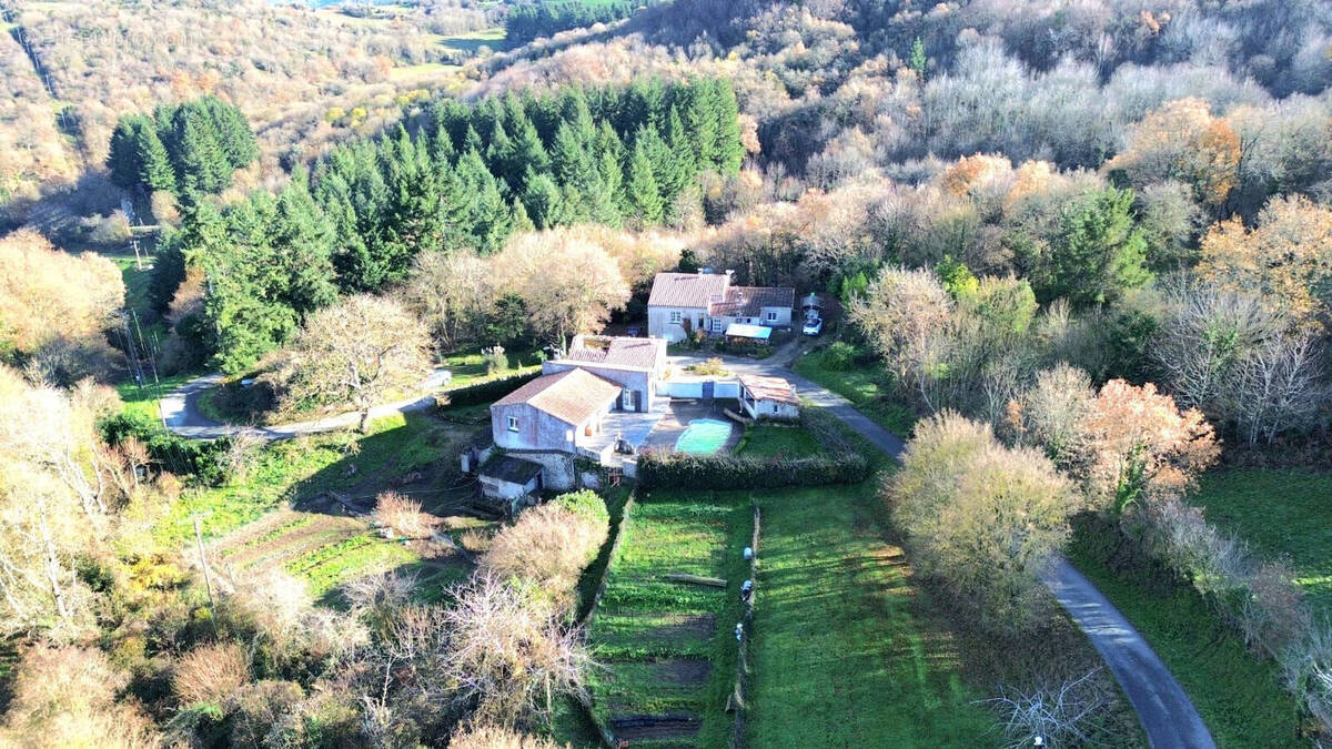 Maison à BELCASTEL-ET-BUC