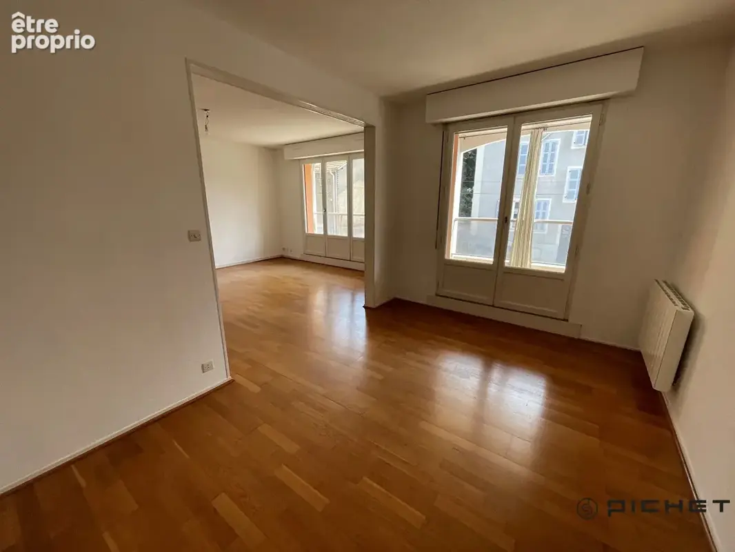Appartement  T4 centre ville - photo 2