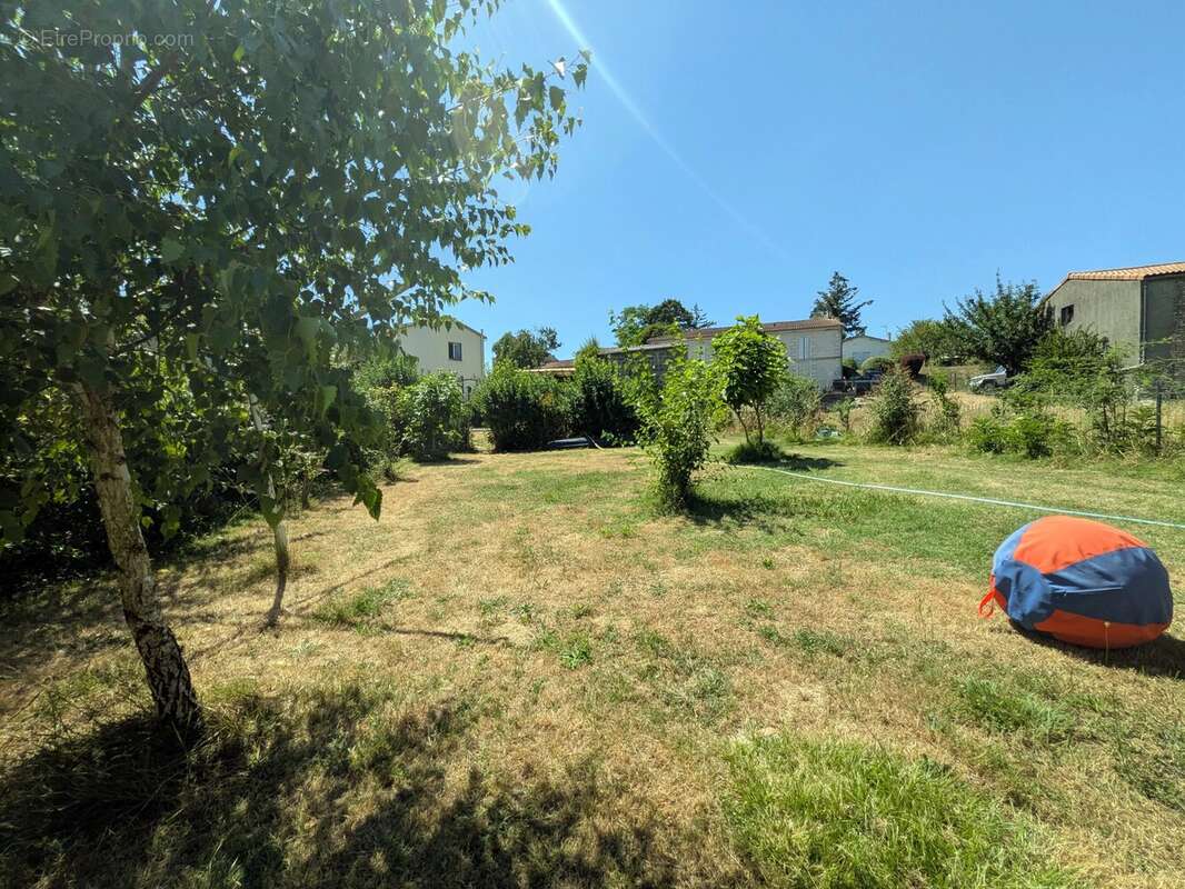 Un véritable havre de paix au cœur de Mortagne-sur-Gironde - photo 16
