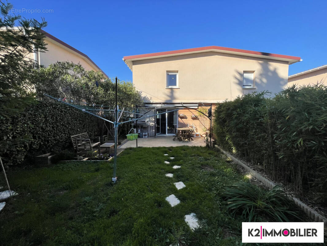 Maison à MONTELIMAR