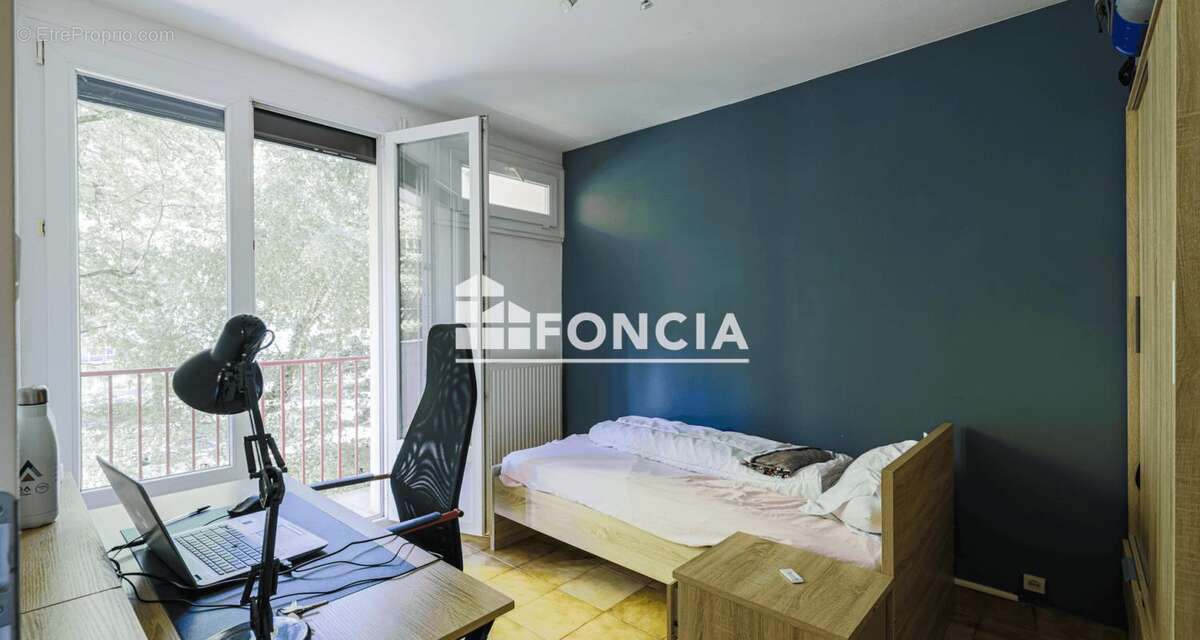 Appartement à SAINT-MARTIN-D'HERES