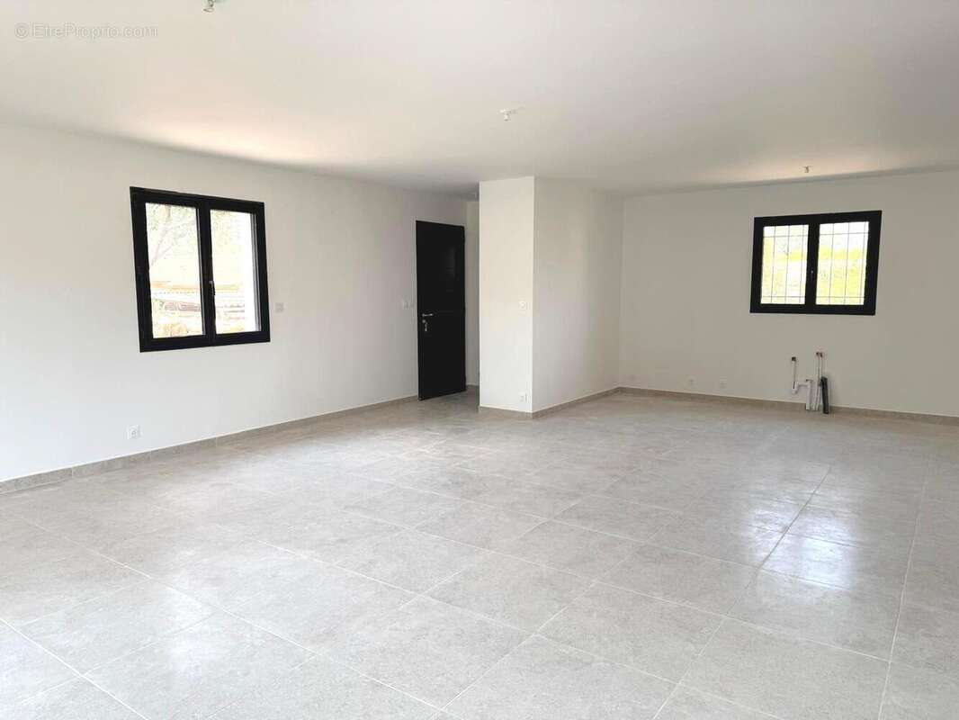 Maison à SAINT-MAXIMIN-LA-SAINTE-BAUME