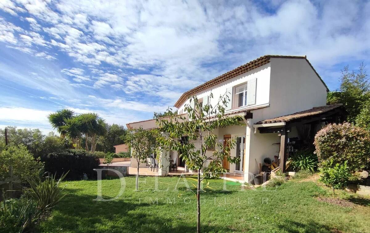 Maison à CHATEAUNEUF-GRASSE