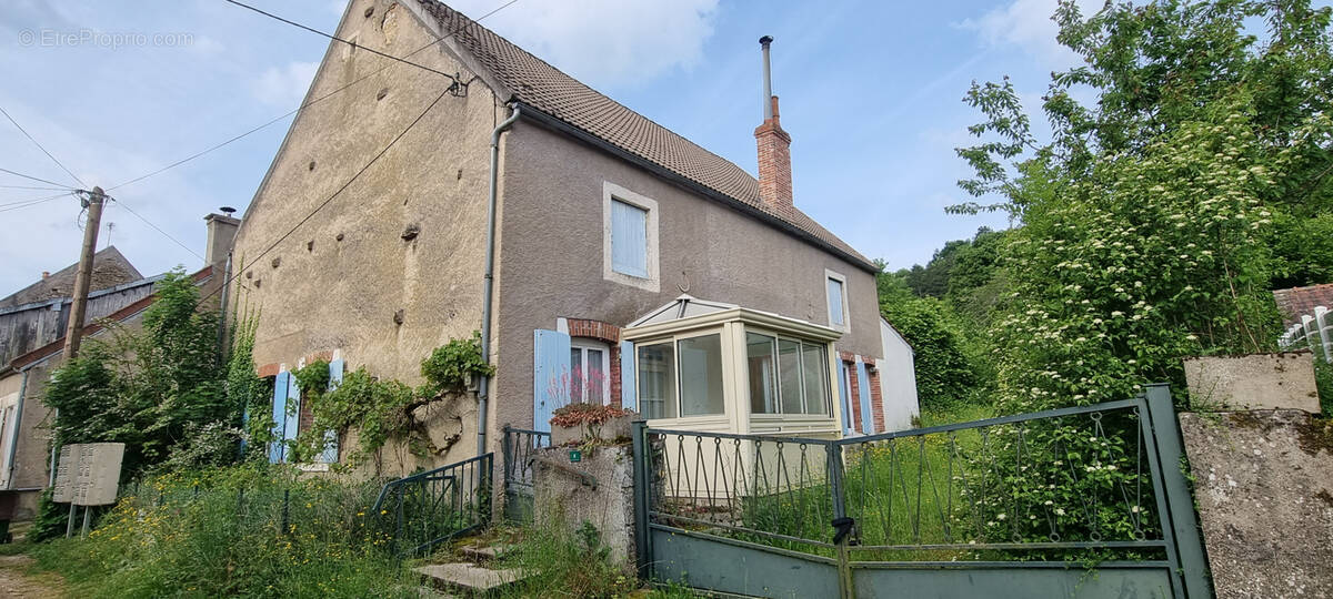 Maison à COURCELLES