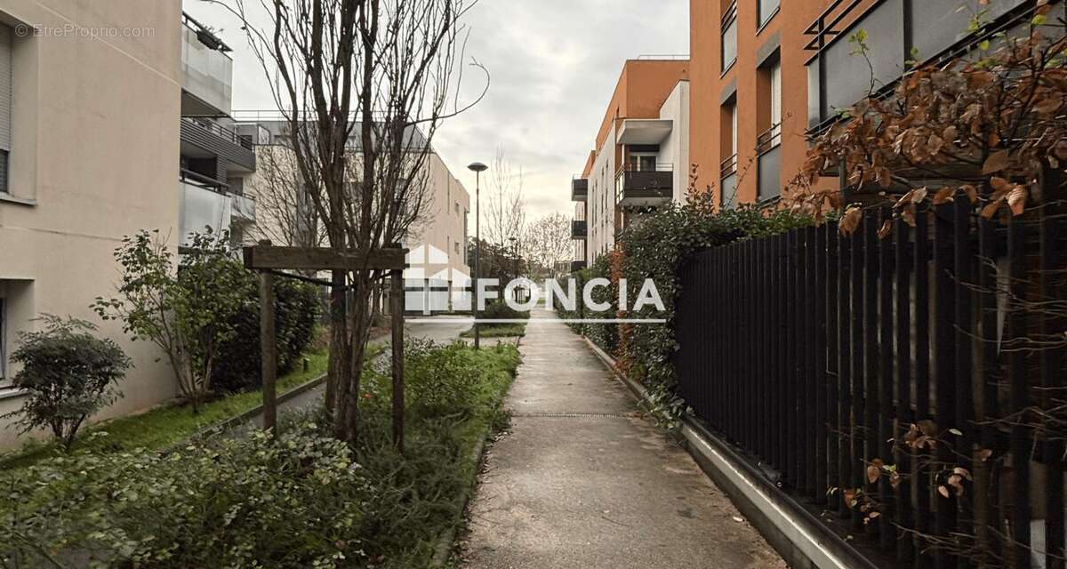 Appartement à MEYZIEU