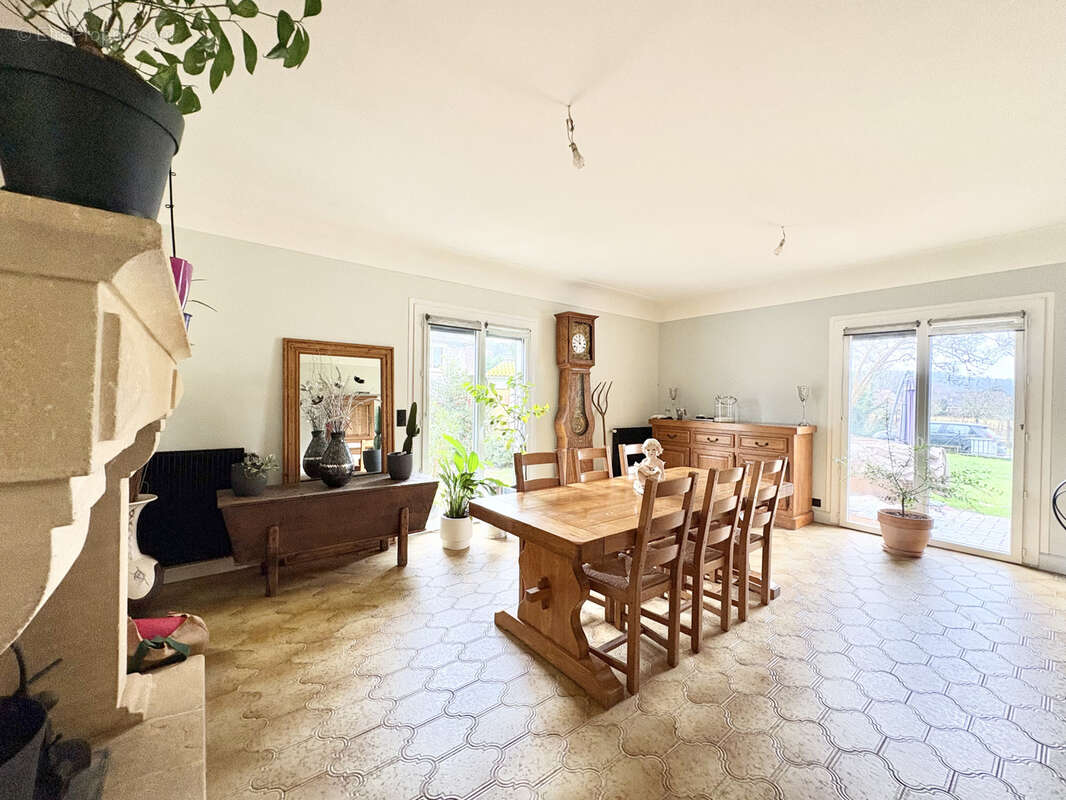 Maison à TERRASSON-LAVILLEDIEU