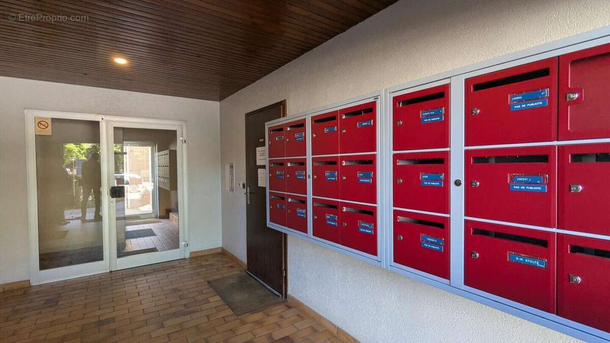 Grand et lumineux T3/4 avec cave (garage en option) - photo 2