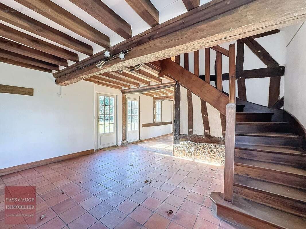 Maison à SAINT-GEORGES-EN-AUGE