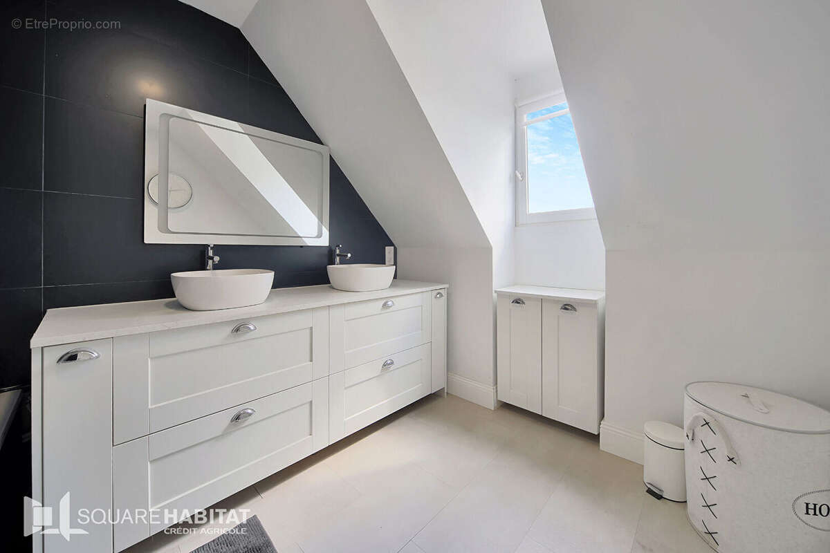 Maison à COURRIERES