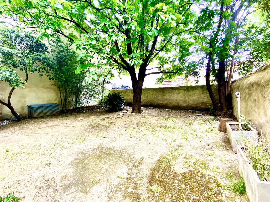 Commerce à MARSEILLE-1E