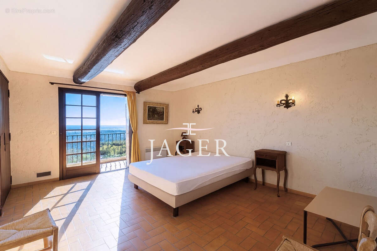 Maison à LES ISSAMBRES