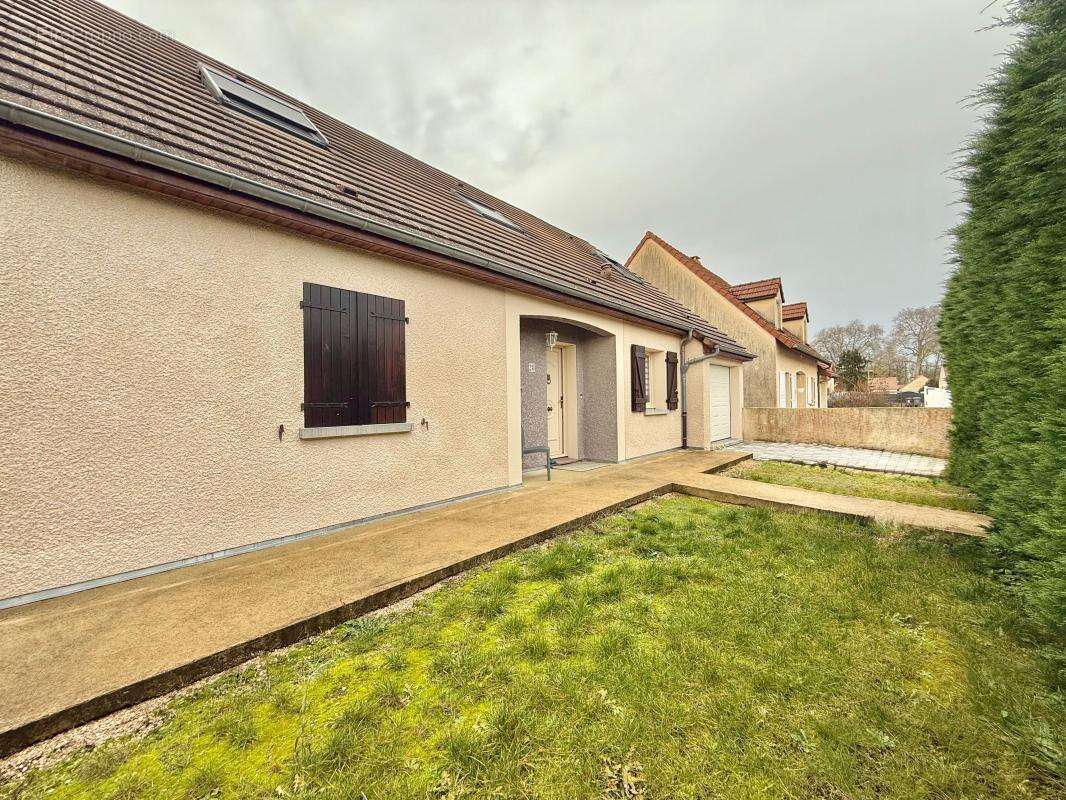 Maison à LONGECOURT-EN-PLAINE