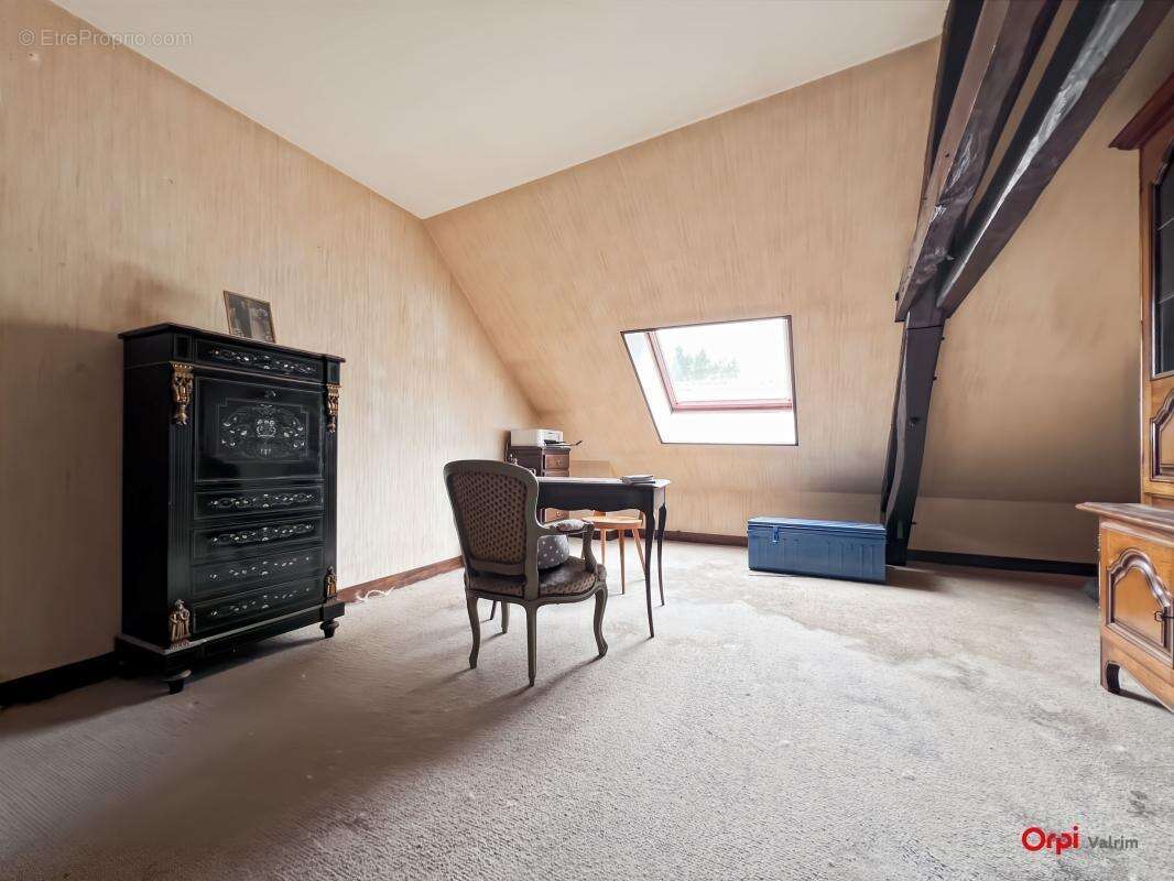  SPÉCIAL PROJET / ARTISAN : Énorme Potentiel de 183 m² à La Ferté-Saint-Cyr – Prix Sacrifié (Travaux à prévoir) - photo 8