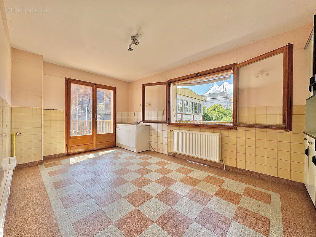 Maison à VILLE-LA-GRAND